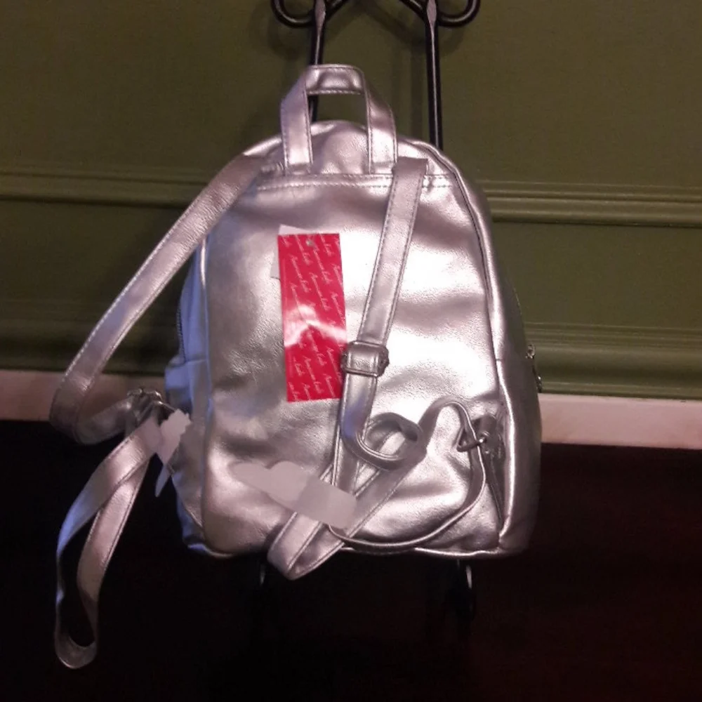 COPY - Backpack - Picture 4 of 9